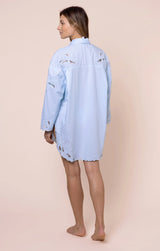 JULIET DUNN POPLIN CUT-OUT EMBROIDERED SHIRT IN SKY BLUE
