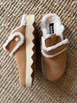 PRE-OWNED SOREL SHEARLING CLOGS 41 (40) RRP £145