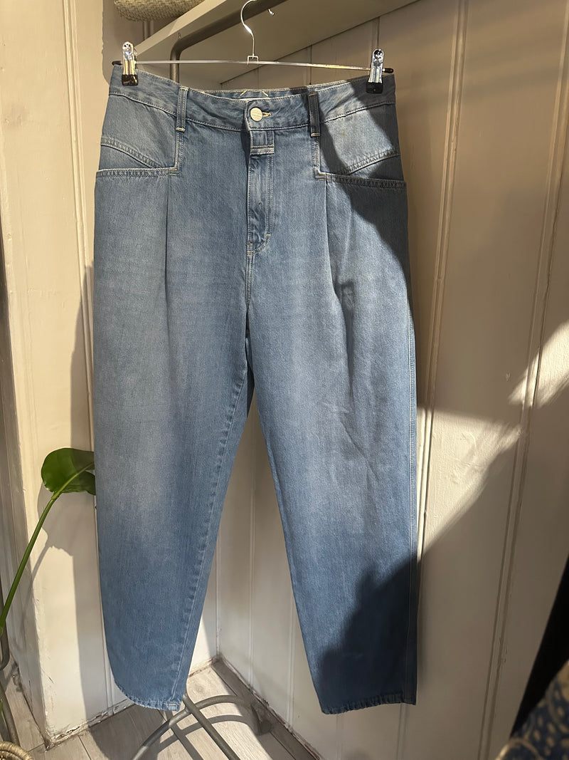 PRE-OWNED CLOSED PEARL JEANS 30 RRP £270