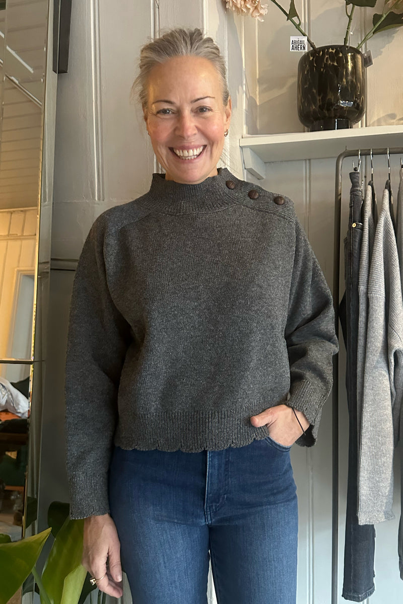 STUDIO WYLDER SCALLOPED EDGE SWEATER IN CHARCOAL